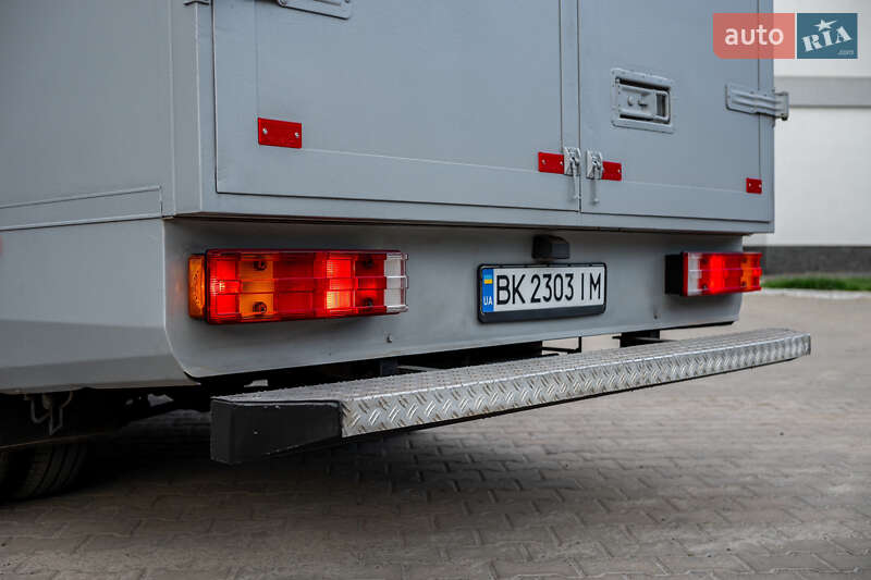 Грузовой фургон Mercedes-Benz Sprinter 2002 в Ровно