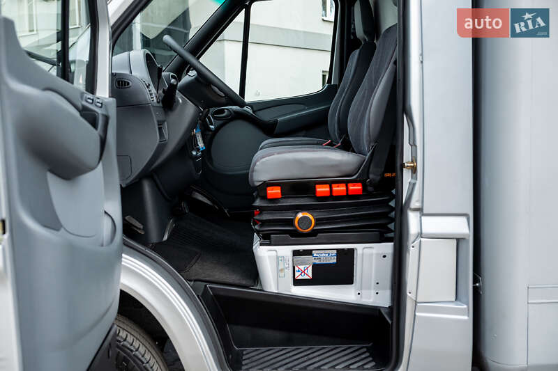Грузовой фургон Mercedes-Benz Sprinter 2002 в Ровно