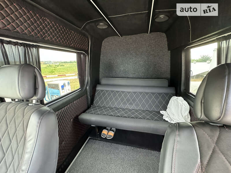 Вантажопасажирський фургон Mercedes-Benz Sprinter 2012 в Чернівцях