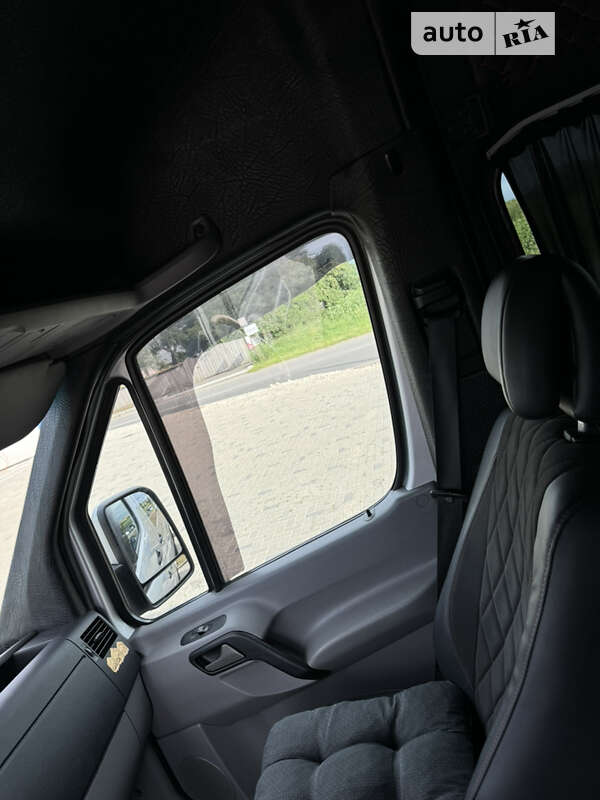 Вантажопасажирський фургон Mercedes-Benz Sprinter 2012 в Чернівцях