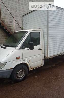 Грузовой фургон Mercedes-Benz Sprinter 2000 в 