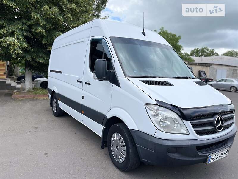 Грузовой фургон Mercedes-Benz Sprinter 2012 в 