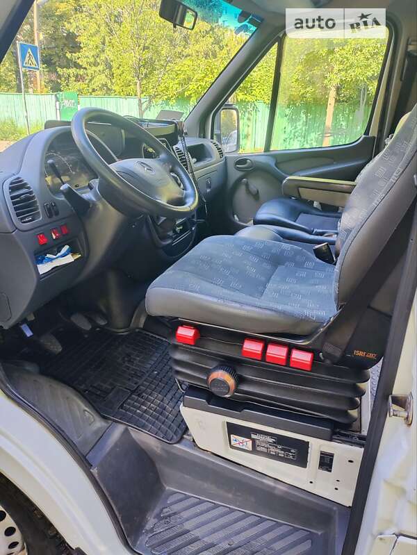 Вантажопасажирський фургон Mercedes-Benz Sprinter 2004 в Києві
