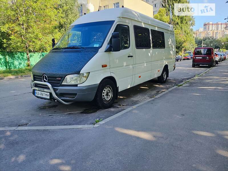 Вантажопасажирський фургон Mercedes-Benz Sprinter 2004 в Києві