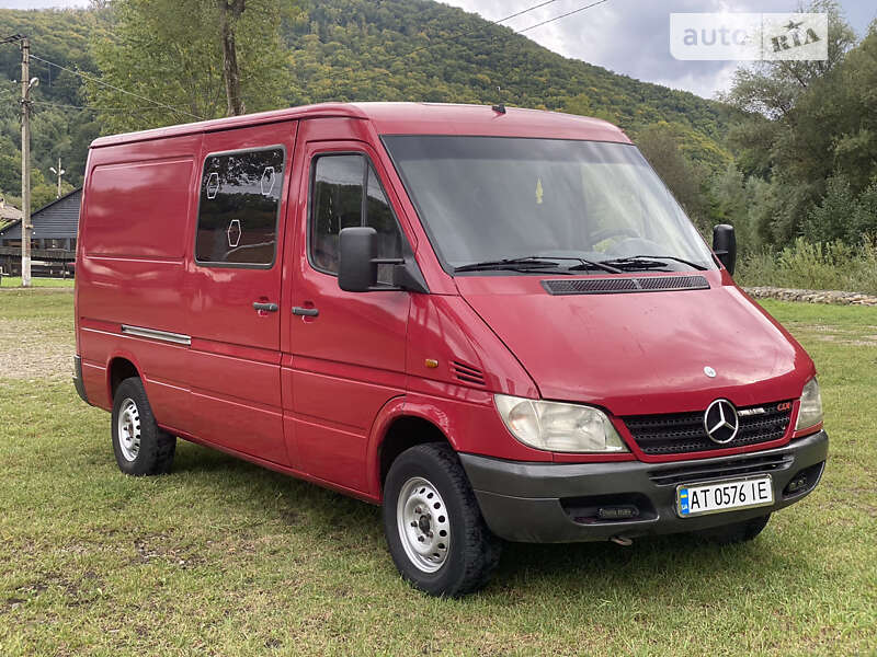 Грузовой фургон Mercedes-Benz Sprinter 2004 в Вижнице