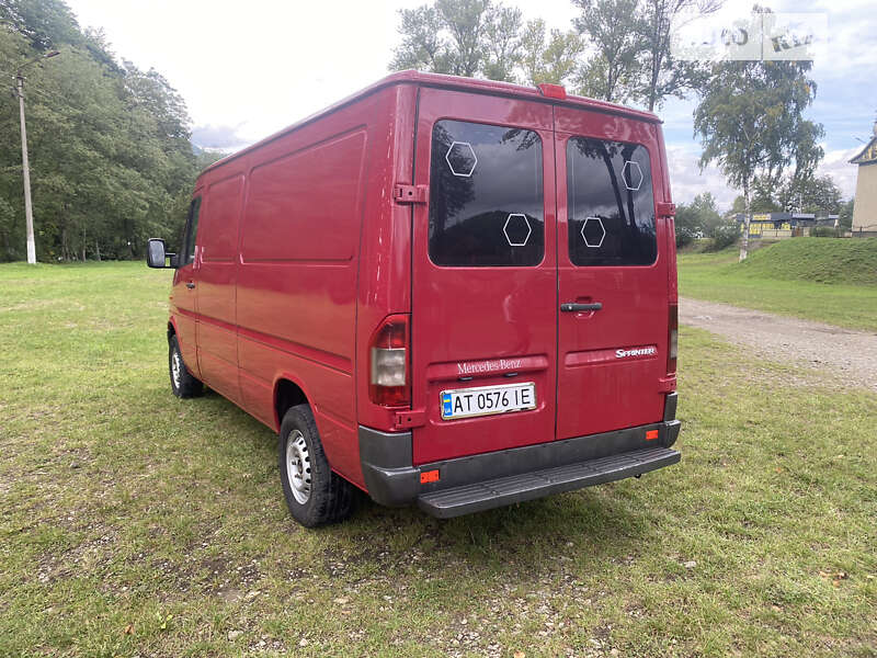 Грузовой фургон Mercedes-Benz Sprinter 2004 в Вижнице