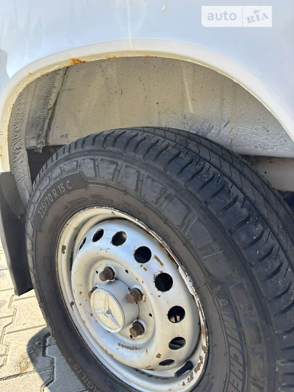 Вантажопасажирський фургон Mercedes-Benz Sprinter 2001 в Кіцмані