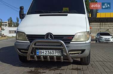 Грузовой фургон Mercedes-Benz Sprinter 2002 в 