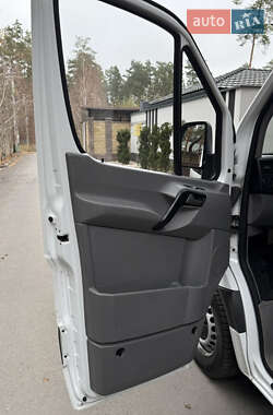Эвакуатор Mercedes-Benz Sprinter 2015 в  фото 10 Эвакуатор Mercedes-Benz Sprinter 2015 в