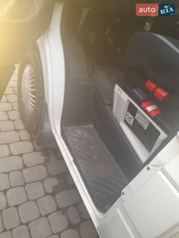 Вантажний фургон Mercedes-Benz Sprinter 2005 в Тернополі фото 25 Вантажний фургон Mercedes-Benz Sprinter 2005 в Тернополі