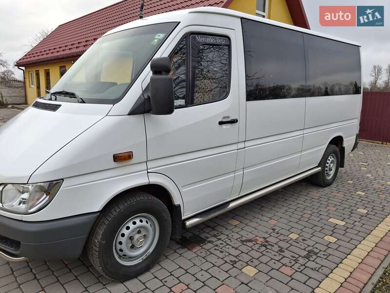Грузопассажирский фургон Mercedes-Benz Sprinter 2002 в Нововолынске