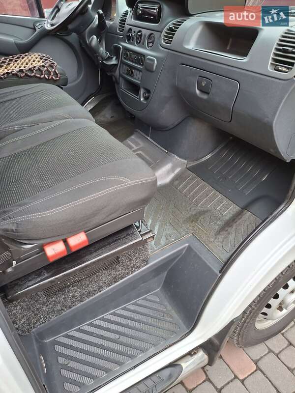 Грузопассажирский фургон Mercedes-Benz Sprinter 2002 в Нововолынске