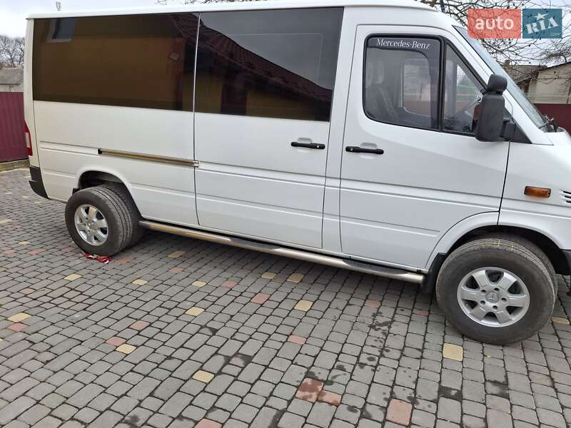 Грузопассажирский фургон Mercedes-Benz Sprinter 2002 в Нововолынске
