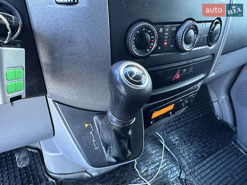 Эвакуатор Mercedes-Benz Sprinter 2011 в Косове