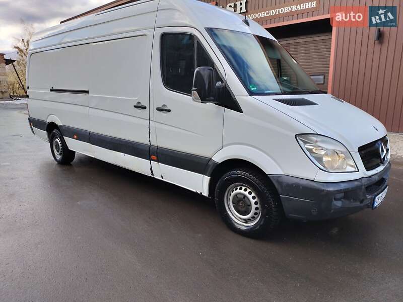 Грузовой фургон Mercedes-Benz Sprinter 2013 в Корце
