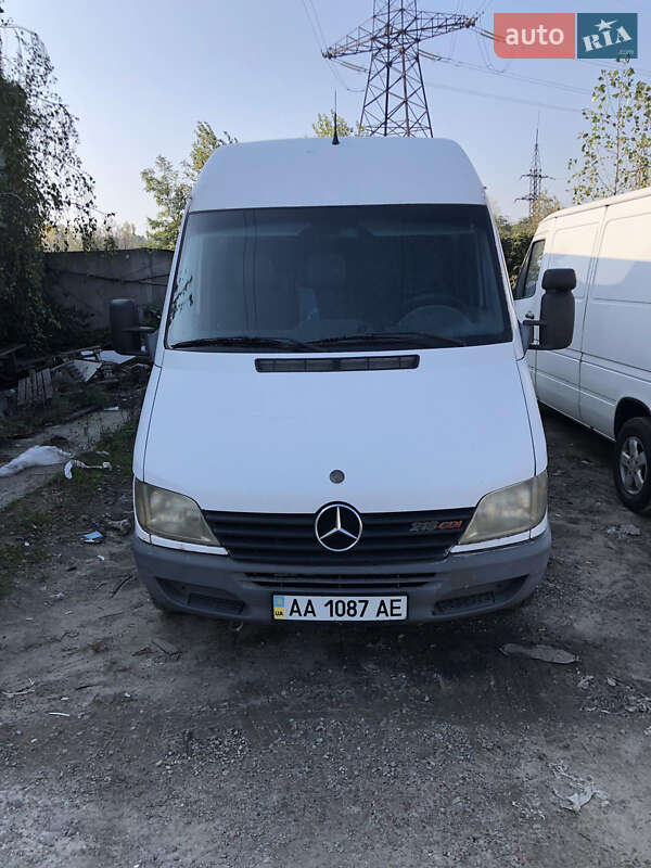 Вантажопасажирський фургон Mercedes-Benz Sprinter 2000 в Києві