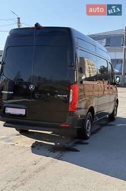 Грузовой фургон Mercedes-Benz Sprinter 2022 в 