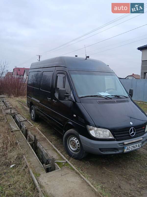 Вантажний фургон Mercedes-Benz Sprinter 2004 в Ужгороді