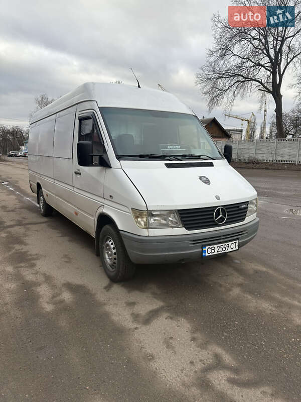 Mercedes-Benz Sprinter 2000