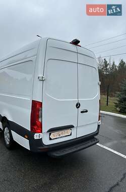 Грузовой фургон Mercedes-Benz Sprinter 2021 в 