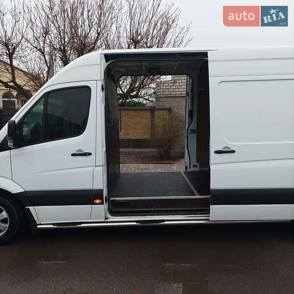 Грузовой фургон Mercedes-Benz Sprinter 2014 в 