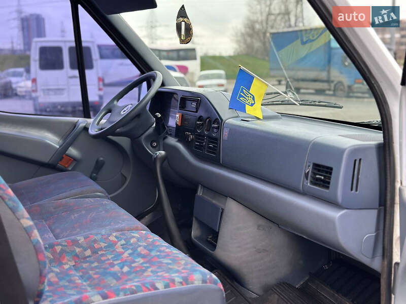 Туристичний / Міжміський автобус Mercedes-Benz Sprinter 2000 в Дніпрі