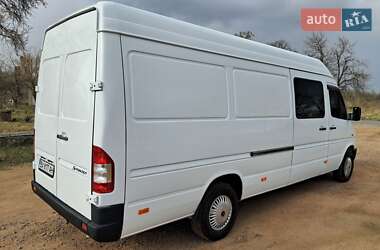 Грузовой фургон Mercedes-Benz Sprinter 2000 в 