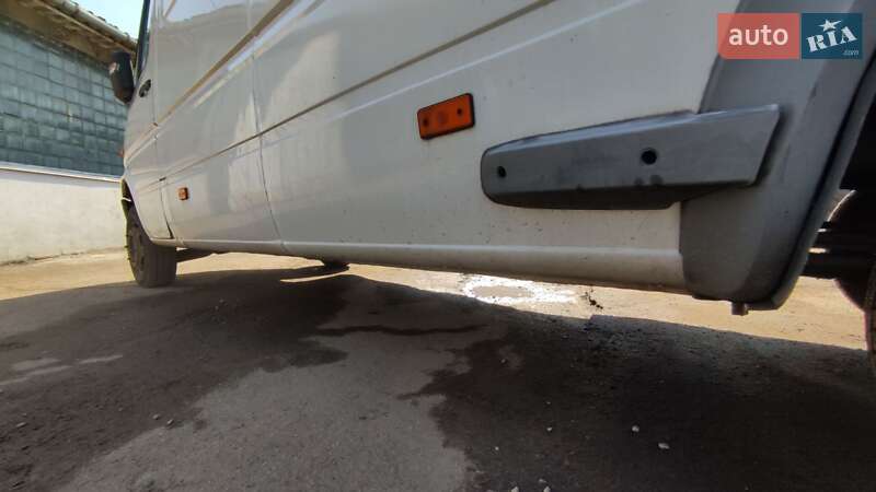 Грузовой фургон Mercedes-Benz Sprinter 1997 в Львове