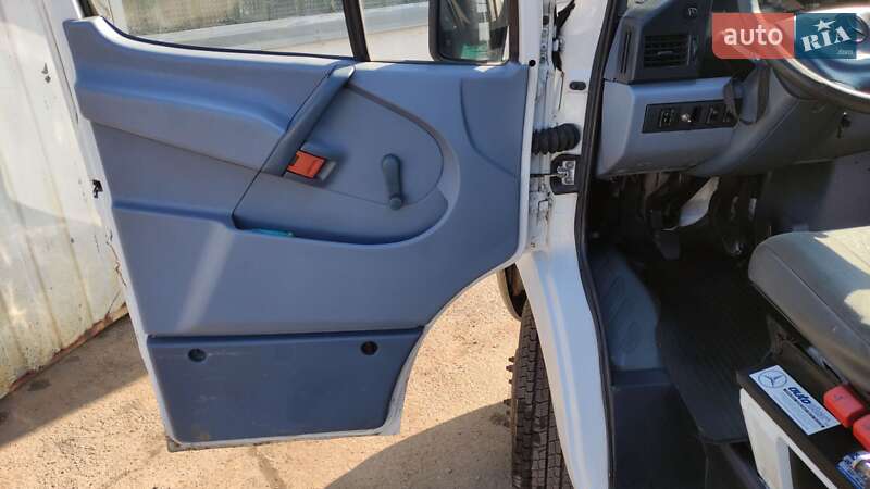 Грузовой фургон Mercedes-Benz Sprinter 1997 в Львове