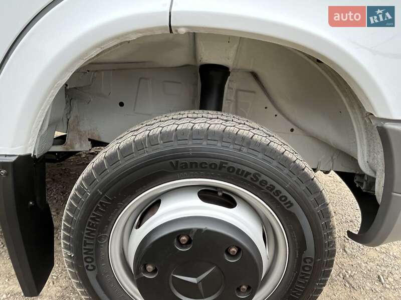 Грузовой фургон Mercedes-Benz Sprinter 2002 в Ровно