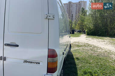 Вантажний фургон Mercedes-Benz Sprinter 2000 в 