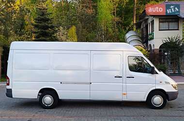 Грузовой фургон Mercedes-Benz Sprinter 2000 в 