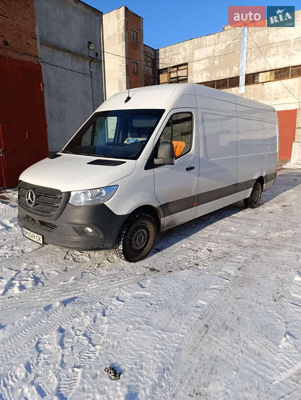 Грузовой фургон Mercedes-Benz Sprinter 2021 в 
