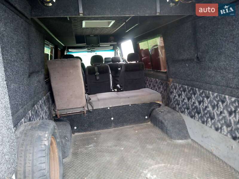 Микроавтобус Mercedes-Benz Sprinter 2000 в Городке