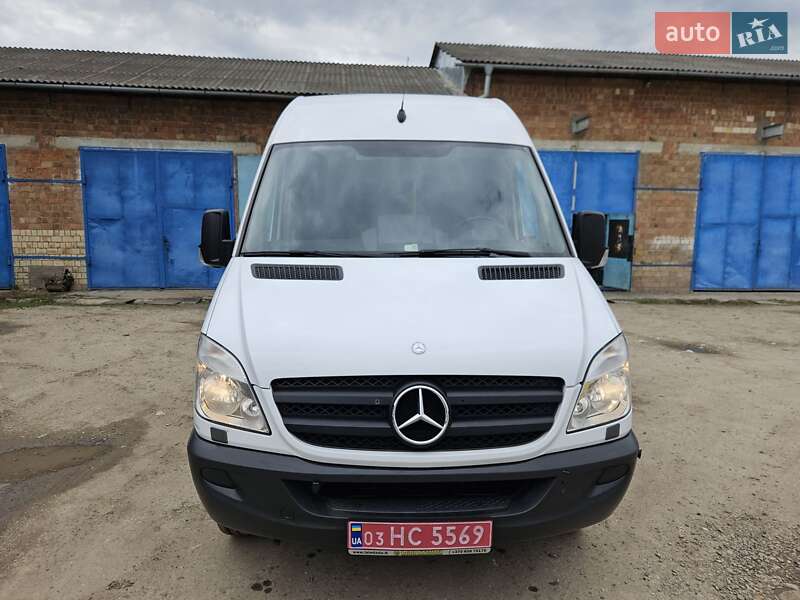 Туристический / Междугородний автобус Mercedes-Benz Sprinter 2013 в Черновцах