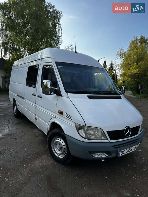 Грузовой фургон Mercedes-Benz Sprinter 2005 в 