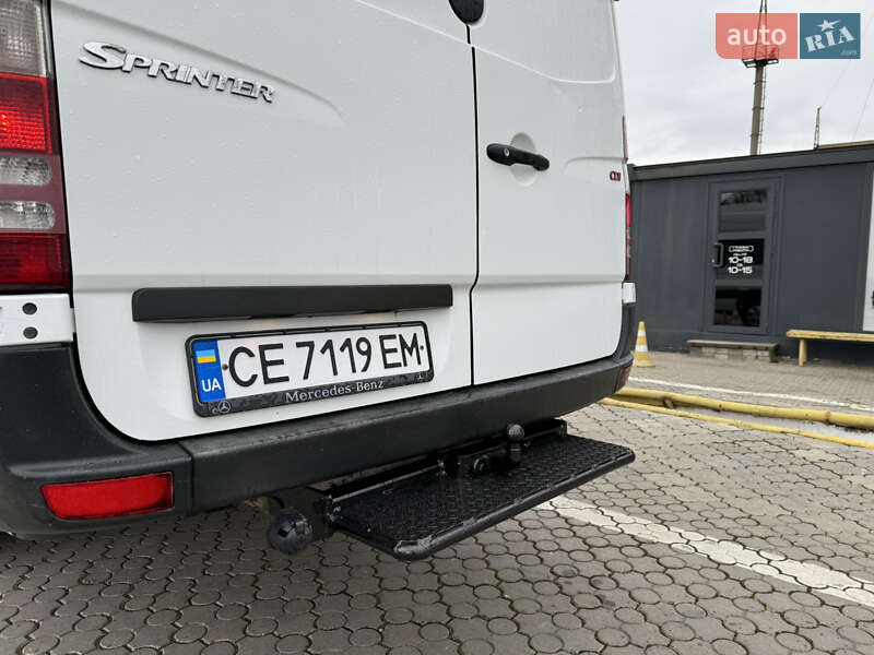 Вантажопасажирський фургон Mercedes-Benz Sprinter 2012 в Чернівцях