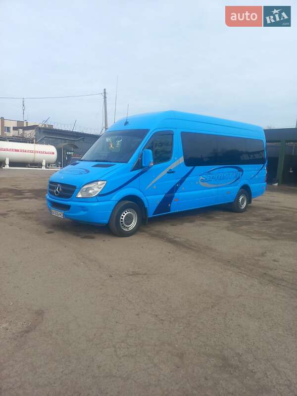 Приміський автобус Mercedes-Benz Sprinter 2011 в 