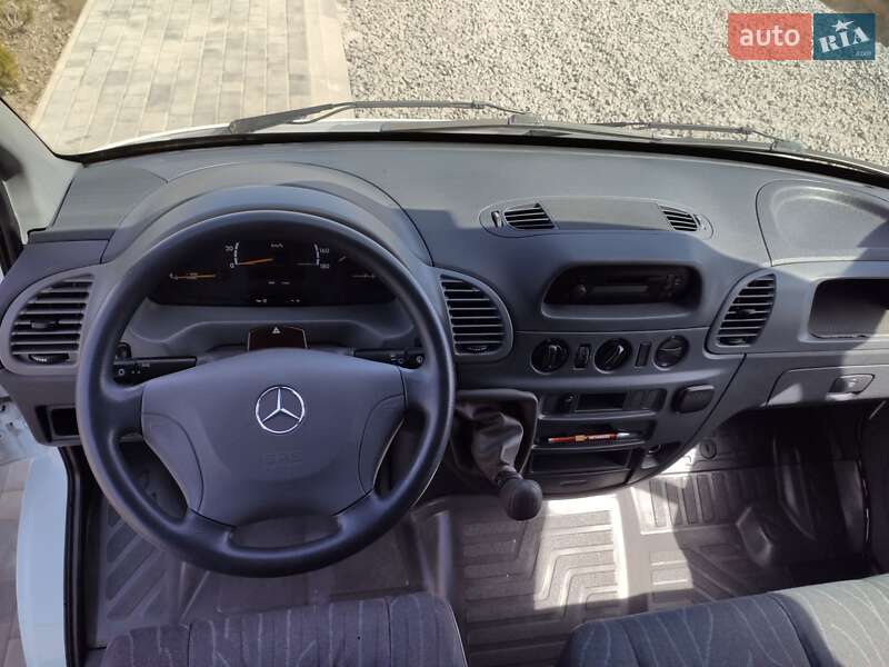 Грузовой фургон Mercedes-Benz Sprinter 2003 в Ровно