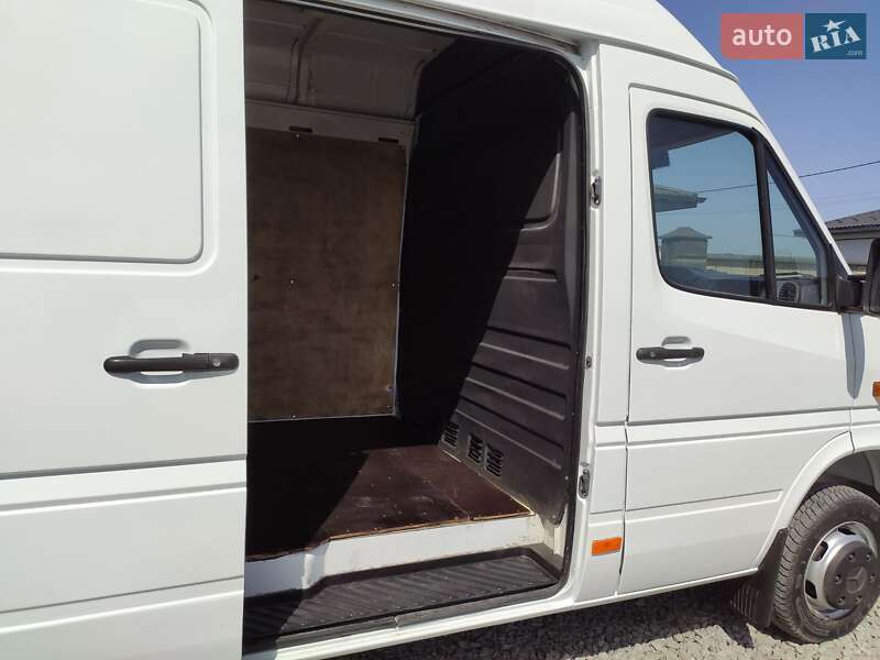 Грузовой фургон Mercedes-Benz Sprinter 2003 в Ровно