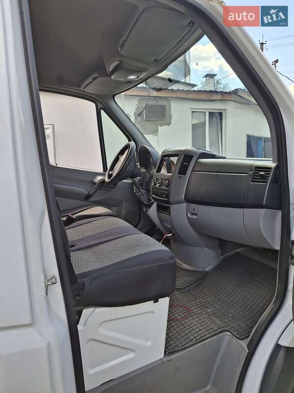 Грузовой фургон Mercedes-Benz Sprinter 2011 в 