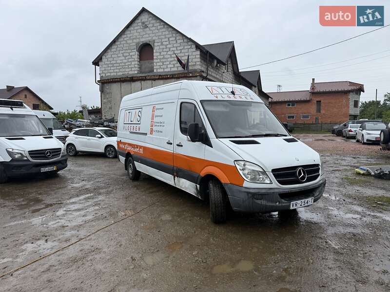 Mercedes-Benz Sprinter 2013