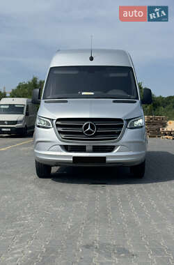 Грузовой фургон Mercedes-Benz Sprinter 2023 в 
