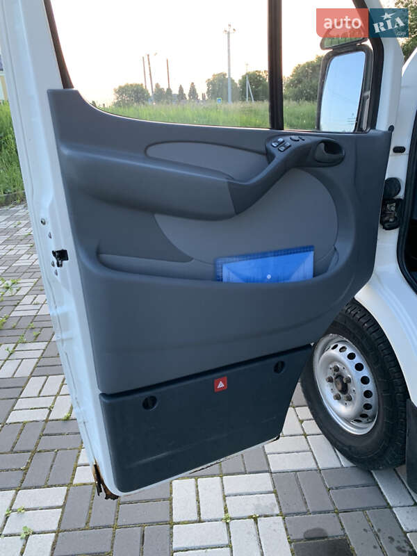 Вантажопасажирський фургон Mercedes-Benz Sprinter 2001 в Буську