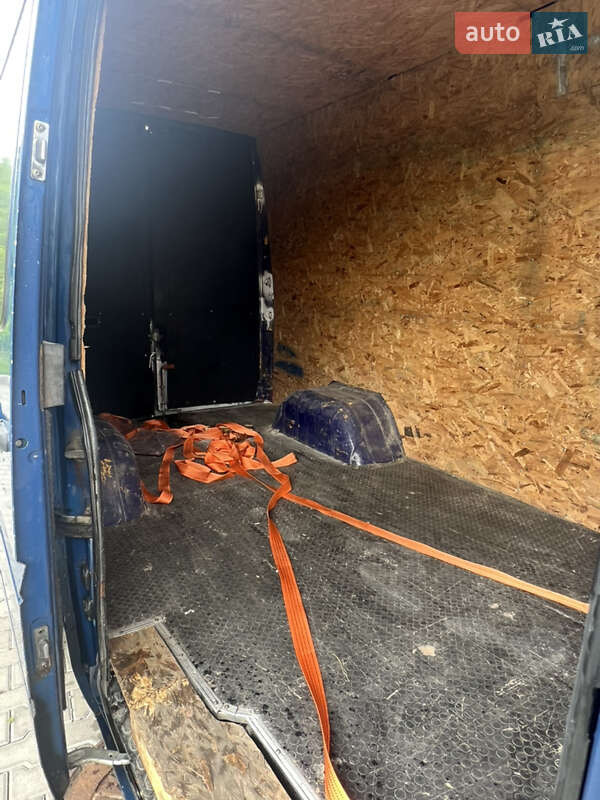Грузовой фургон Mercedes-Benz Sprinter 2004 в Ровно