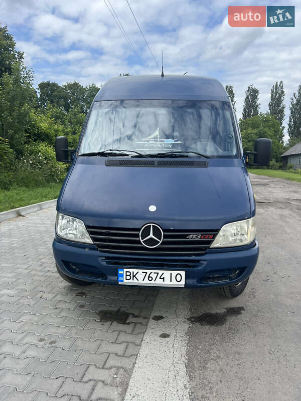 Грузовой фургон Mercedes-Benz Sprinter 2004 в Ровно