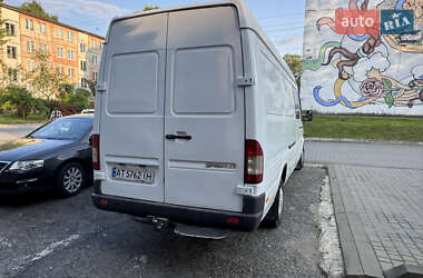 Грузовой фургон Mercedes-Benz Sprinter 2000 в 