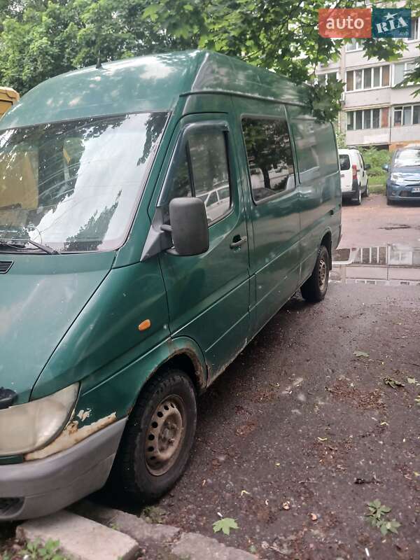 Вантажопасажирський фургон Mercedes-Benz Sprinter 2002 в Києві