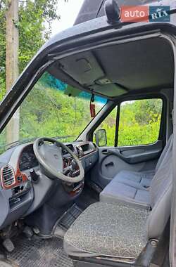 Грузовой фургон Mercedes-Benz Sprinter 2000 в 