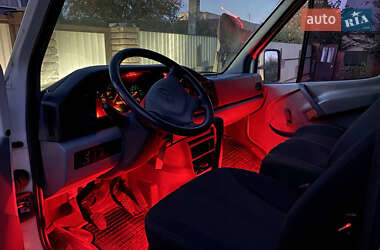 Грузопассажирский фургон Mercedes-Benz Sprinter 2000 в 